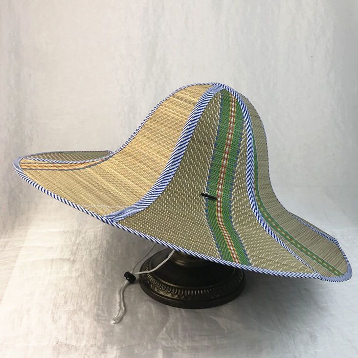 Foldable straw sun hat compact folded like a fan